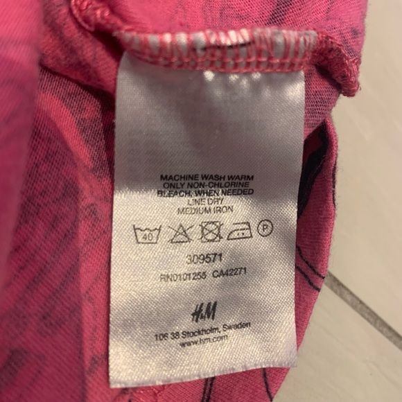 Bright pink, long, shoe print tank top - Picture 4 of 4